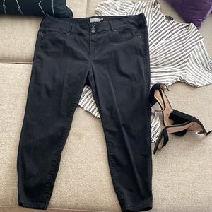 Torrid black plus size skinny jeans  24 3X stretchy  jean super soft jegging